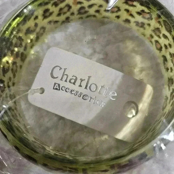 ❤️Free with bundle❤️NWT- Charlotte accessories bangle bracelet! - Picture 3 of 3